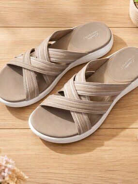 Clark's Cloudstepper Slip On Comfy Shoes in Size 9